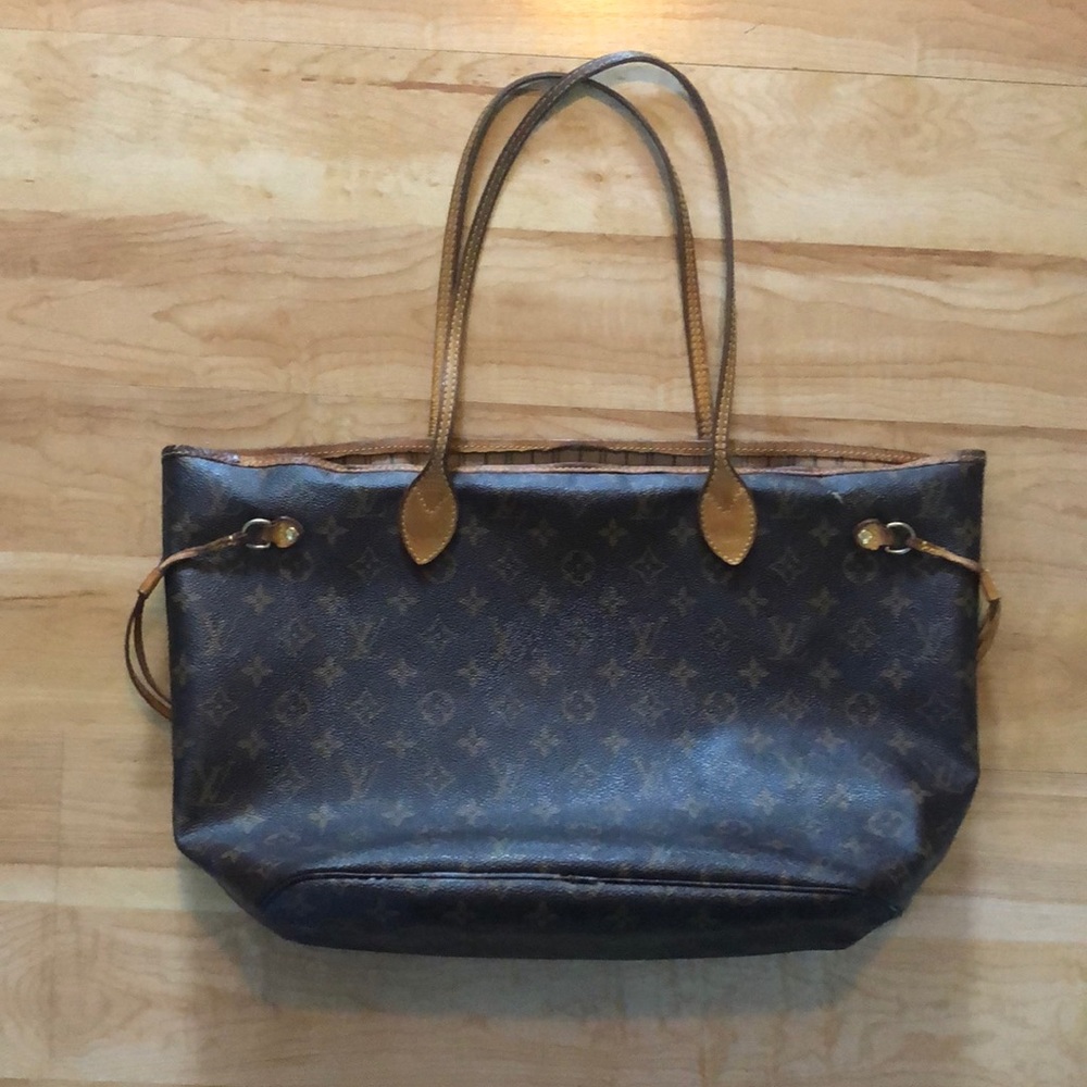 Sold !!!! Authentic Louis Vuitton Neverfull MM.